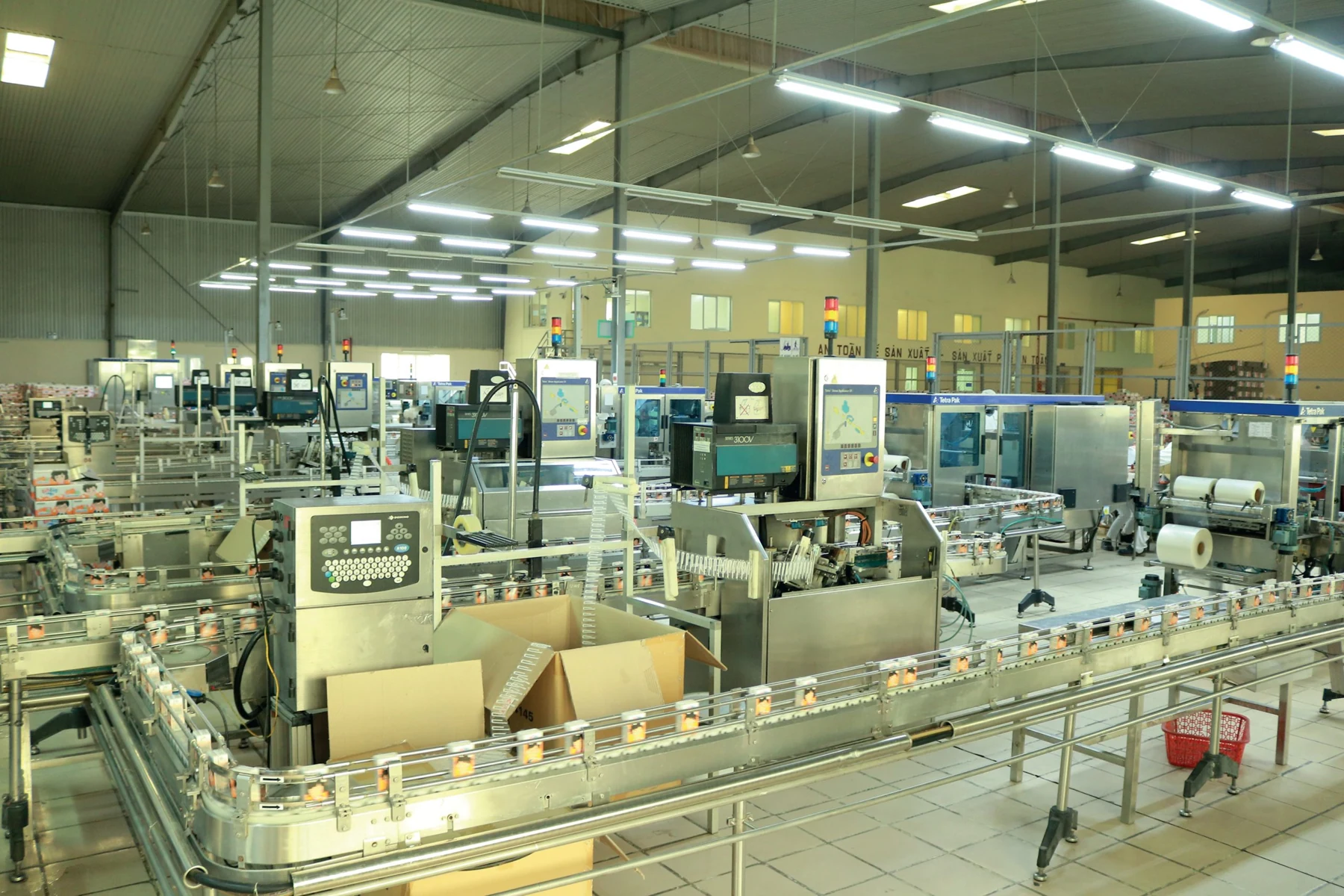 Dây chuyền chế biến và đóng gói sữa hiện đại